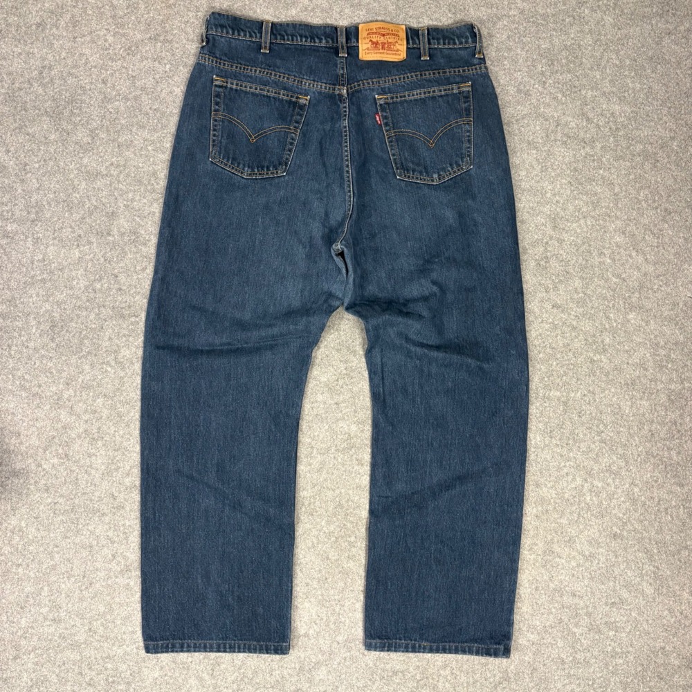Levis Relaxed Fit Straight Leg Denim Jeans Medium Wash Mens 38x32 Made in Canada
